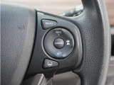 ◆アダプティブクルーズコントロール◆予め設定した車速内でクルマが自動的に加減速。前走車との適切な車間距離を維持しながら追従走行します。【LKAS】車線維持支援システムでステアリング操作を支援。