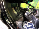 運転席シート廻りは使用感も少なく、良好な状態となっています。丁寧に使われていたことがよくわかりますね。