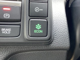 ECONモードの機能として、「燃費が良くなるアクセル制御」があります。アクセルペダルを余分に踏み込んでしまった場合でも、自動的に燃料の噴射量を抑え、エンジンの効率が良い領域で働かせるようにします。