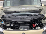 整備工場で点検・整備してからのお渡しです!エンジンルームもきれいです♪ くわしくはスタッフへ!