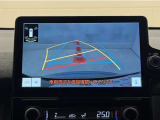 バックガイドモニター付きです。車の後方に小型カメラが付いており、バックする際の後方の様子をモニター上に表示します。
