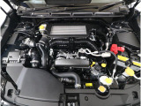 スバルと言えば水平対向エンジン。車体の低い位置に搭載されているので、万一の衝突時には、エンジンルームの下へ潜り込み、室内の乗員の被害軽減に貢献致します。