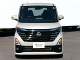 衝突軽減ブレーキ、車線逸脱警報、フロント&バックソナー、踏み間違い防止アシスト。安全装備充実。