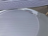 ボンネットに、1cm〜5cmほどのへこみが複数ある車両となっております。