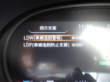 LDW(車線逸脱警報)とLDP(車線逸脱防止支援)が装備されておりドライバーが意図せずに白線を跨ぐと警告音で注意を促してくれます♪
