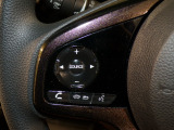 【ステアリングリモコン】ステアリングにオーディオ調節可能なスイッチが装備されていますので運転中でも視線をそらさずにオーディオの調節が可能です!