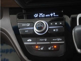 フルオートエアコン搭載。好みの温度に設定するだけで、風向や風量を自動でコントロール!いつでも快適な車内環境に。さらに、体を直接温めるシートヒーター付きで寒い季節も暖かく過ごせます。