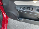 運転席と助手席のドアには500mlのペットボトルが入るドリンクホルダーが有ります。