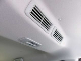 前席の空気を後席にも循環させれますよ^^これで車内は快適ですよね^^