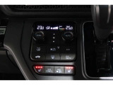 運転席と助手席の温度設定の変更が可能な左右独立タイプのデュアルエアコンです♪♪♪暑がりな人・寒がりな人も誰もが車内を快適にお過ごしいただけます♪♪♪