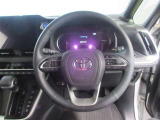 ステアリングから手を離さず、運転に集中したままオーディオ等の操作や安全装置の設定などが行えます。