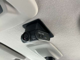 日産オリジナルドライブレコーダーです。車室内カメラによる車内および車側面の撮影記録が駐車時の安心をたかめます。