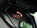 SOSコール/エアバックが展開するような深刻な事故において、自動でSOSコールを発信します。車内で急病人が出るような緊急時は、手動で発信可能です。