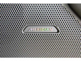 プレミアムオーディオである「メリディアンサウンド」のスピーカーシステムが内蔵されています。緻密に計算されたスピーカー配置により、走行中であってもクリアな音響空間を車内に実現します。