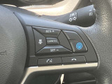 ハンドルの右側にはプロパイロットのスイッチが装備されています。高速道路で前車に追従クルーズ(アクセル・ブレーキ・ハンドル制御)ができて運転の疲れを軽減します。