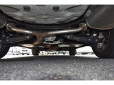 車両後方からの下回りです。マフラー防錆塗装や下回り防錆施工等も可能でございます。