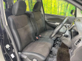 運転席シート廻りは使用感も少なく、良好な状態となっています。前オーナー様が丁寧に使っていたことがよくわかりますね。
