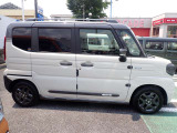 国の指定を受けた自社工場で、整備士が車検と点検整備を行っております。