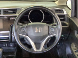ステアリングスイッチでオーディオ各種操作が可能で、運転に集中できます。安心・安全・快適なドライブをお楽しみいただけます。