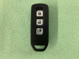スマートキー付きですからドアロックの開閉およびエンジンスタートが楽々です。電動スライドドアの開け閉めもボタンで操作できます。