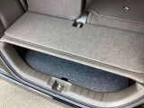 アイデア次第でいろいろな使い方ができる広くて使い勝手のいい荷室。