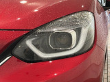 LEDヘッドライトは、点灯の瞬間から最大光量を発揮し、突然暗くなるトンネルなどでの安定感を高めます。