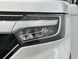 LEDヘッドライトは、点灯の瞬間から最大光量を発揮し、突然暗くなるトンネルなどでの安定感を高めます。
