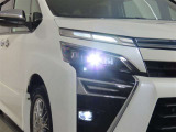 高輝度で点灯速度が速く、しかも消費電力の少ないLEDヘッドライトが装備されています!LEDの明るい光が走行中の視界の確保をサポートして、夜のドライブがより楽しく安全に運転できます♪