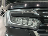 LEDヘッドライトは、点灯の瞬間から最大光量を発揮し、突然暗くなるトンネルなどでの安定感を高めます。