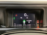 デジタル表示のスピードメーターとタコメーター、燃費やオドメーターなどの表示の他に、ホンダセンシング機能などの表示もできる多機能なマルチインフォメーション・ディスプレイです。