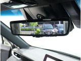 デジタルインナーミラー装備!車両後方のカメラの映像をデジタル補正で視認性を向上させてインナーミラー内に表示します♪視界を遮るものがなく、後席に同乗者がいても後方を確認しやすく安心です♪