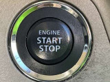 プッシュエンジンスターターです。キーを取り出すことなくブレーキペダルを踏みながらボタンを押すだけでエンジンが始動できます。