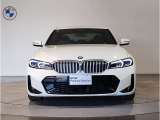 ☆BMWの代名詞とも言える【キドニーグリル】一目見ただけでBMW車であると認識できる確固たるアイコンとして存在感を放ちます☆