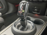 ●MTモード付きAT:通常は自動でおこなわれる変速(ギアチェンジ)をドライバーの操作によって意図的に変えられるシステムです。より一層普段のドライブをお楽しみいただけます!