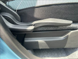 運転する人の体格に合わせて細かくシートの高さを調節することが出来ます。