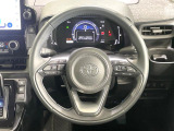 インテリアに合わせたデザインのステアリングは、運転される方のことも考え、運転しやすい形状、大きさです。是非一度、実際に触ってお確かめください。