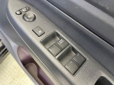 【電動格納ミラー】サイドミラーは電動格納式となっており、狭い駐車場でもキズがつくリスクを抑えられます。