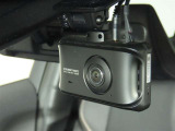 ドライブレコーダー装備:車の走行中の主に外観を中心に記録する撮影機材です!交通事故発生時の責任の所在を明確にしたり、観光等を記録するのにも役立ちます!