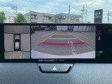狭い場所での駐車やすれ違いなどでより的確な運転操作に役立つ360&deg;ビューモニターが装備されています。