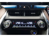 ★運転席と助手席でそれぞれお好みに合わせて温度設定が行えるフルオートエアコンです。外気温や室温、日射量を感知し、吹き出し温度、風量を緻密に制御します