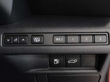 運転席には体格に合わせて最適なドライビングポジションをメモリーする機能があります。