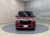 お車購入のポイントとなるフロントマスクです!シャープな目つきが印象的なデザインのヘッドランプです。