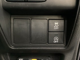 VSA装備車です。VSAはドライバーの操作と車の動きを見守っています。もし車の挙動が乱れたとき、4輪別々にブレーキをかけたり、エンジンパワーをしぼることによって車を安定させます。