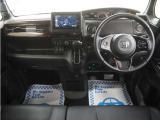 運転にかかわる様々な操作を安全に行えるように視点移動が少なく、操作性に配慮されたスイッチ類が凝縮されたコクピットです。