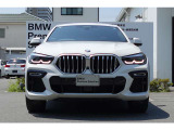 BMWの代名詞の【キドニーグリル】グリルが腎臓のように見えるので【キドニー】と呼ばれるようになりました。一目見ただけでBMWであると認識できる確固たるアイコンとして存在感を放ちます。