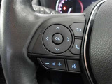 ステアリングスイッチは手元で操作しますので便利です、安全性も高いですね!