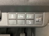 ハンドルの右側にはヘッドライトレベライザーとHondaセンシング用のメインスイッチがついています。ヘッドライトレベライザーは道路状況や積荷の加重に応じてライトの高さを調節できます。