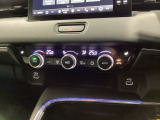 デュアルフルオートエアコンなので、スイッチ1つでオールシーズン、運転席、助手席別々に快適温度に設定する事が出来ます。
