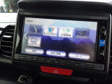 ナビゲーションはギャザズメモリーナビ(VXM-174VFI)を装着しております。AM、FM、CD、DVD再生、フルセグTVがご使用いただけます。初めて訪れた場所でも安心ですね