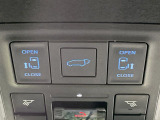 【パワーバックドア】スマートキーや運転席のボタンを押すだけでリアゲートが自動で開閉します!荷物を持っている時や、高い位置にあるバックドアを閉める際に便利な機能です♪